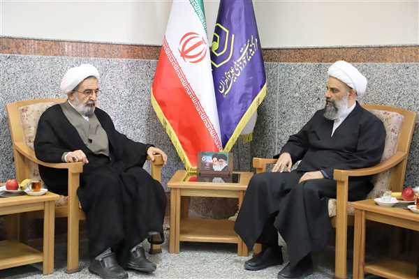 دیدار حجت الاسلام دکتر زارعان رئیس موسسه آموزش عالی اخلاق و تربیت با حجت الاسلام دکتر علیزاده مدیر حوزه های علمیه خواهران